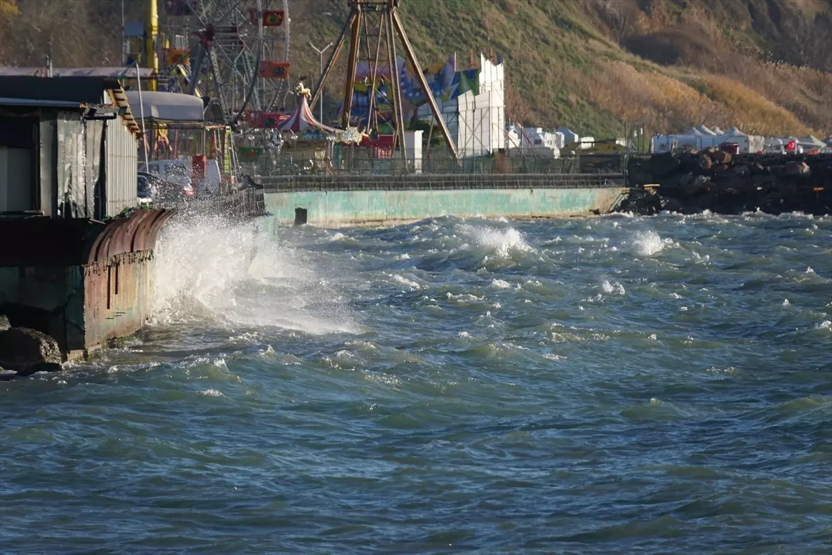 Tekirdağ\'da Lodos Deniz Ulaşımını Aksatıyor