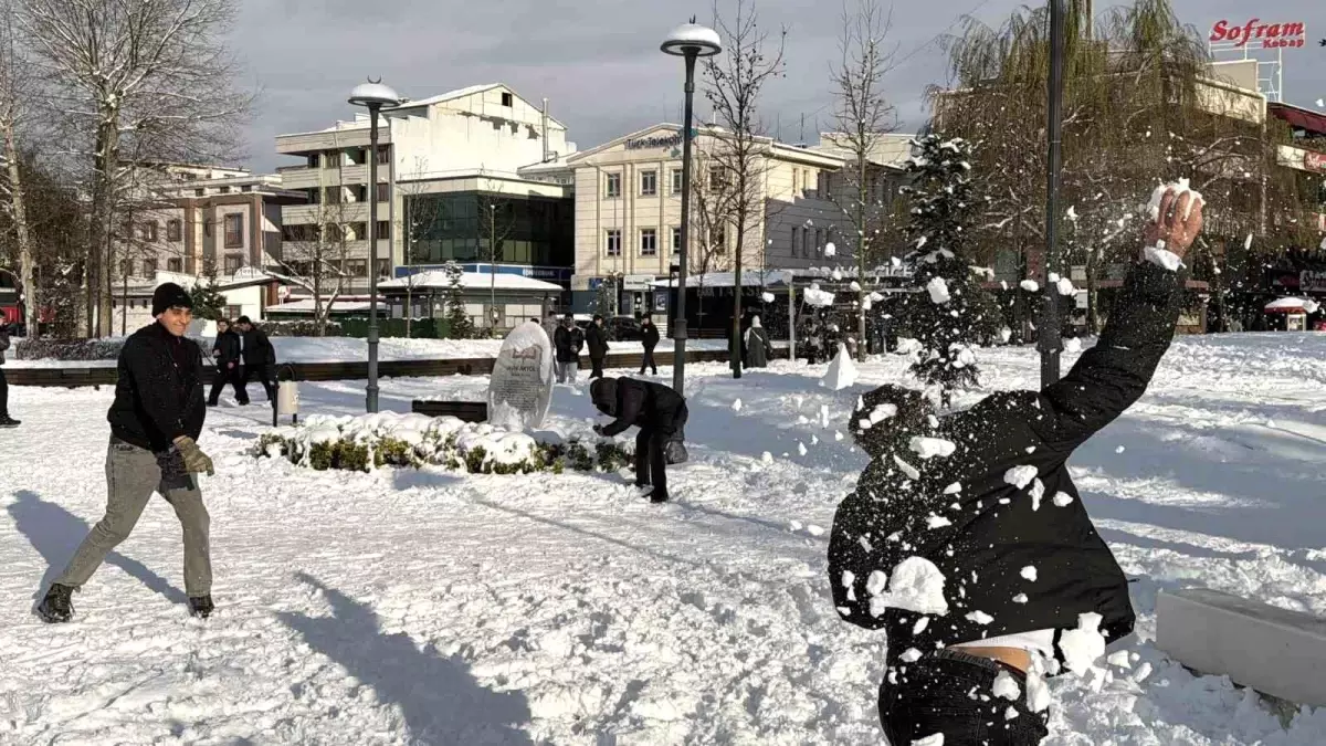 Düzce\'de Kar Yağışı, Yabancı Öğrencilere Unutulmaz Anlar Yaşattı