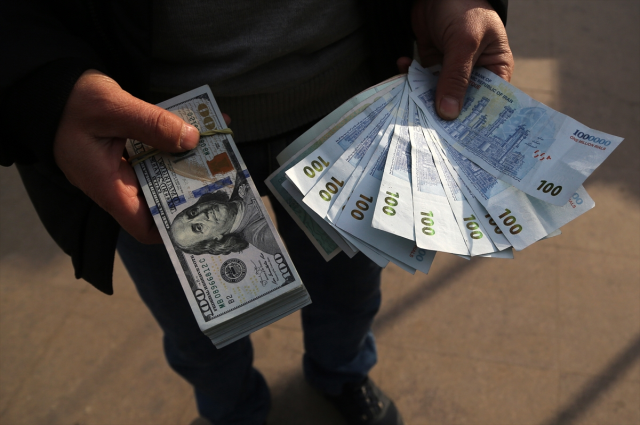 Trump'tan İran'daki protestoculara destek: Silahlarımız hazır, onları kurtarmak için ateş etmeye hazırız