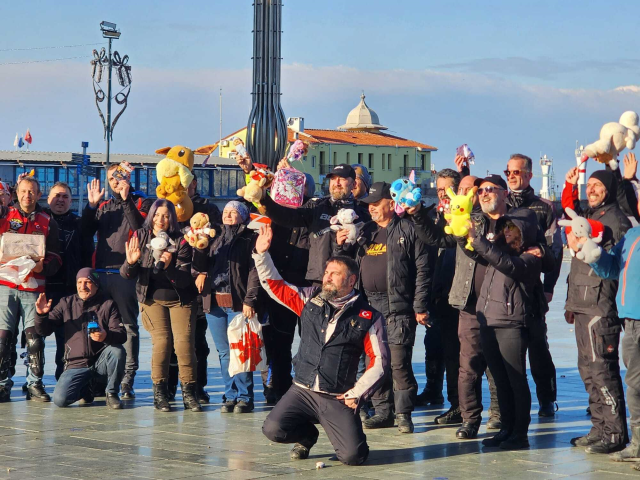 Türkiye'de motosiklet sürücülerinin trafik kazalarına karışma oranını azaltmayı hedefleyen OMM Riders Derneği'nden iyilik sürüşü