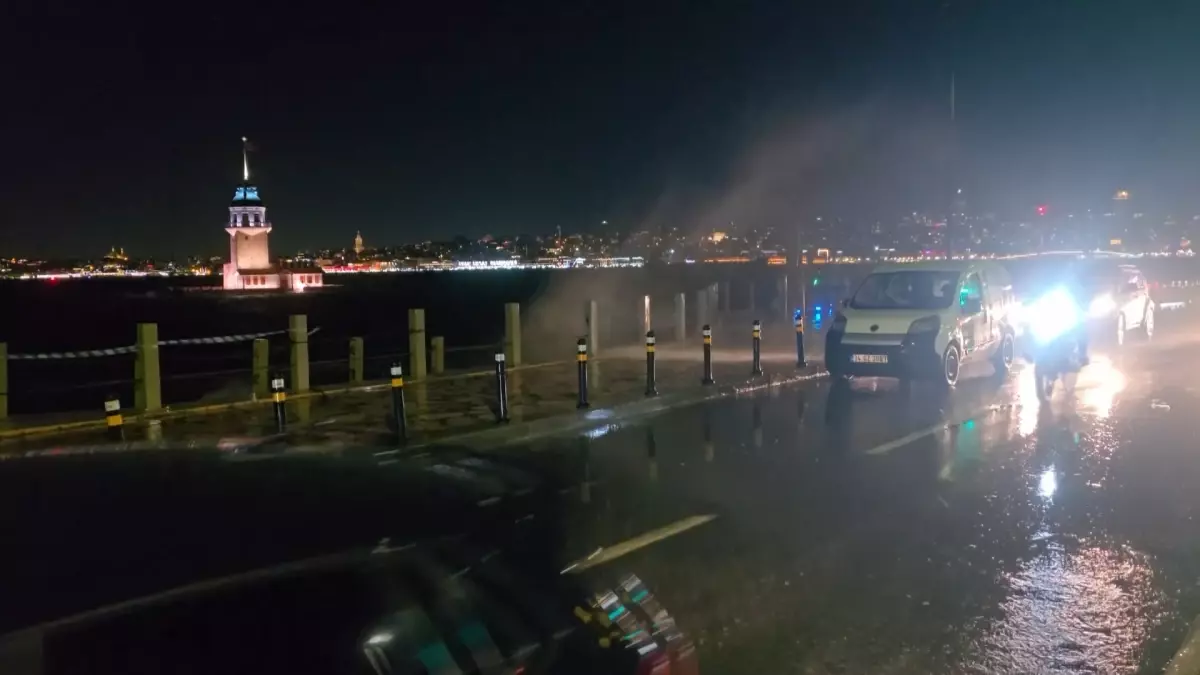 Üsküdar\'da Lodosla Dev Dalgalar