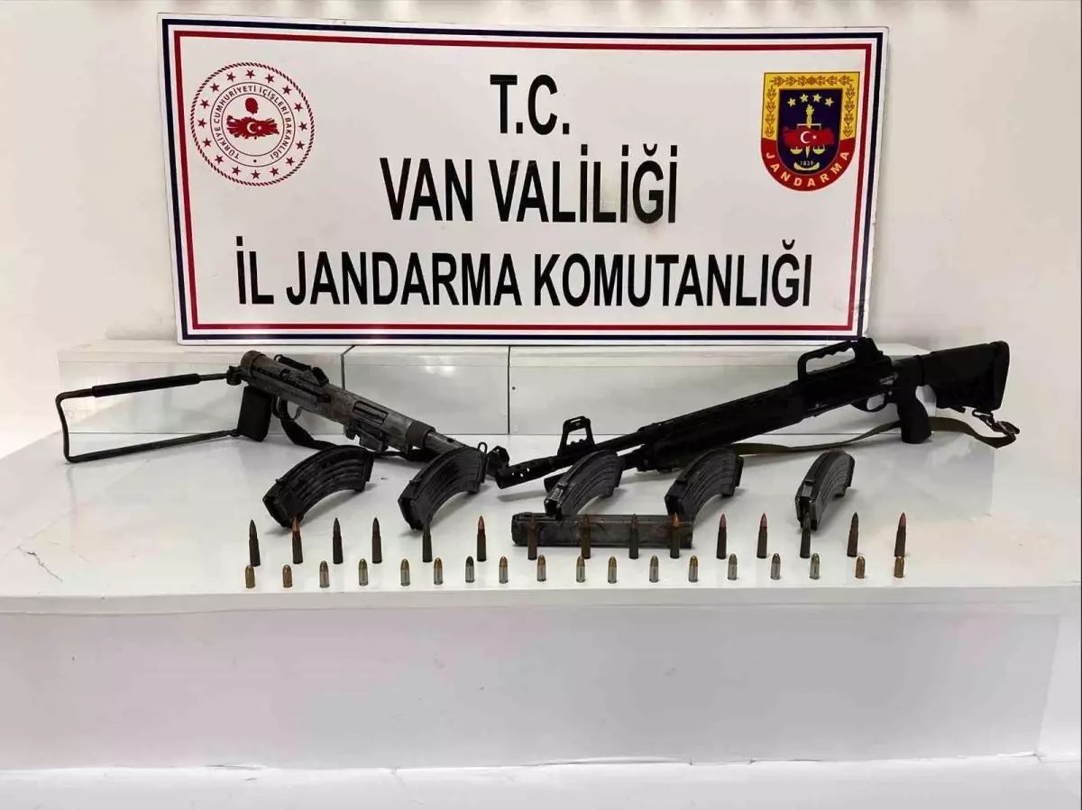 Başkale\'de Silah ve Mühimmat Ele Geçirildi