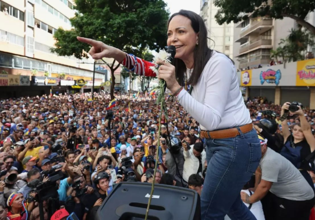 ABD tarafından kaçırılan Maduro'nun koltuğuna talip biri var