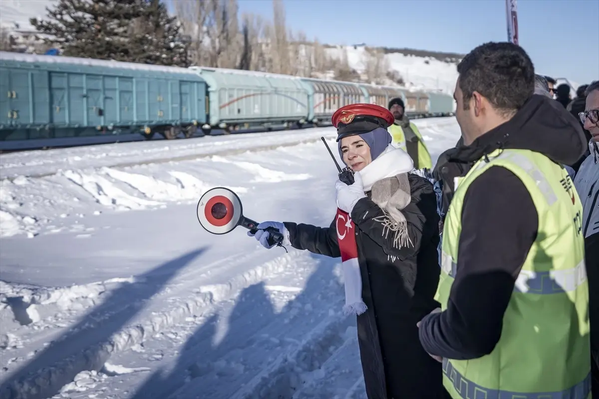 Aile ve Sosyal Hizmetler Bakanı Göktaş "Sarıkamış Ekspresi"ni karşıladı