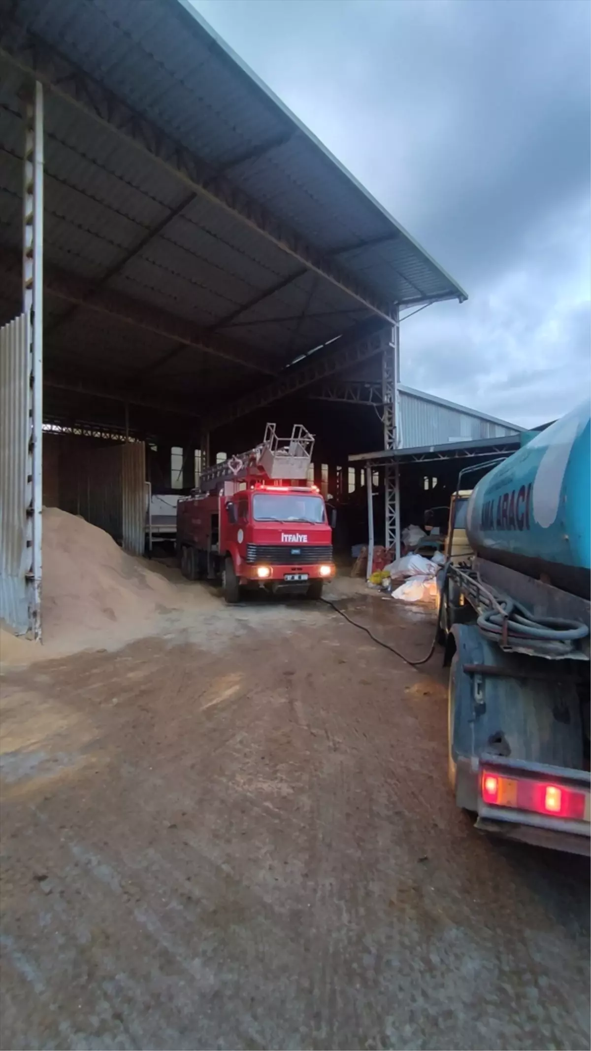 Alanya\'da Palet Fabrikasında Yangın