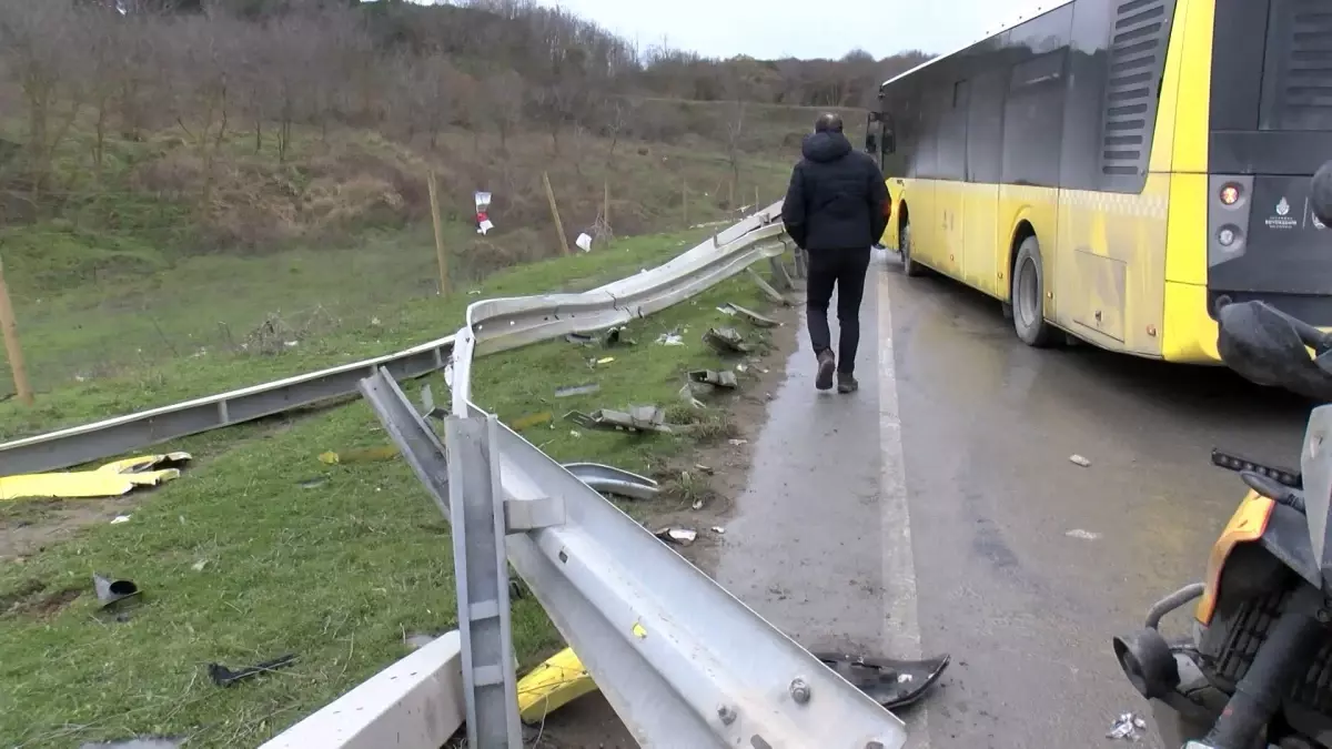 İETT Otobüsü Bariyerlere Çarptı