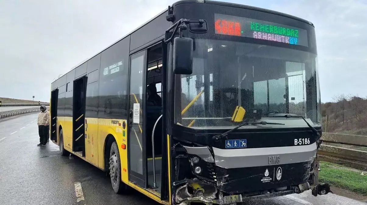 İETT Otobüsü Kaza Yaptı: 2 Yaralı