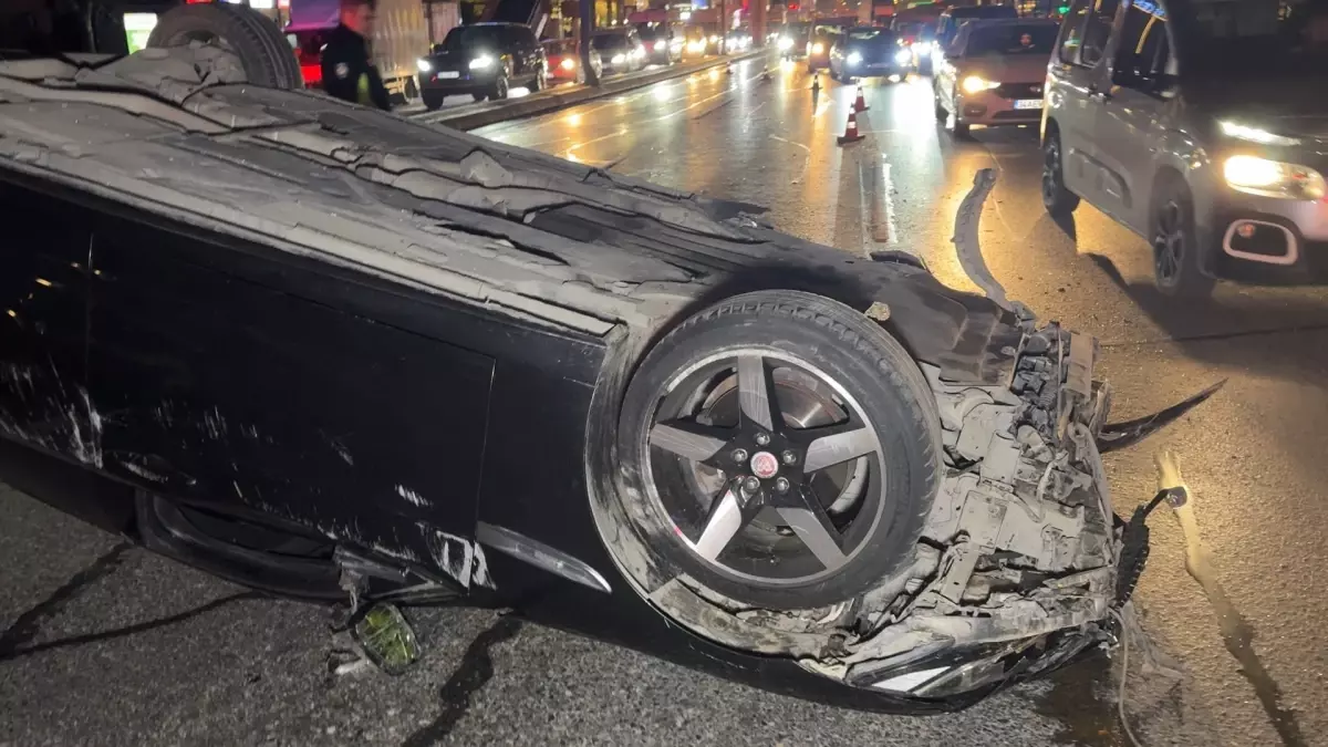 Avcılar\'da Kaza: Araç Takla Attı, Sürücü Kaçtı