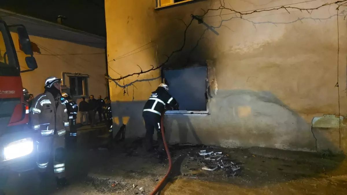 İnegöl\'de 2 Katlı Evde Yangın