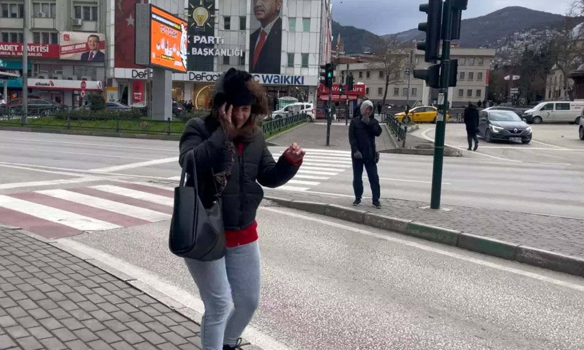 Bursa\'da Fırtına Hayatı Felç Etti