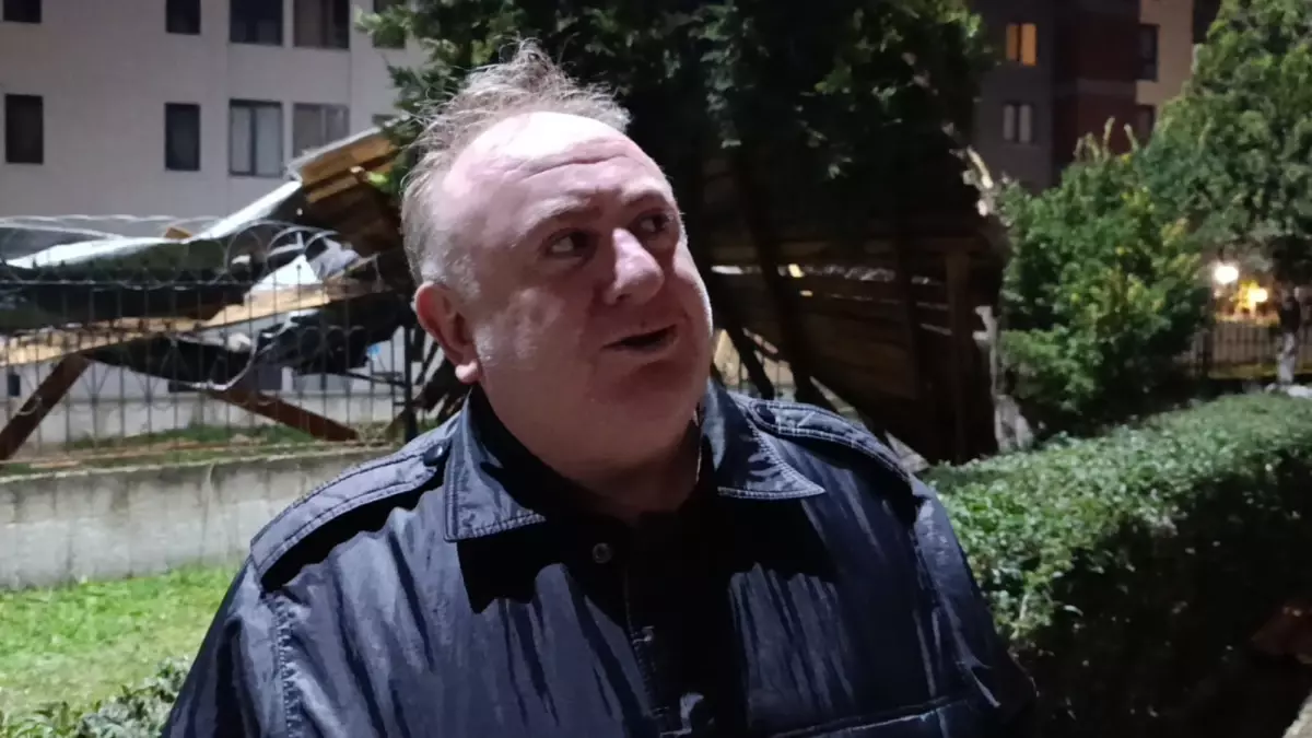 İnegöl\'de Lodos Çatıyı Uçurdu