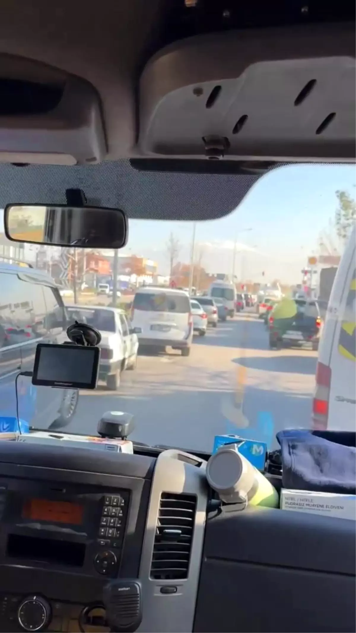 Denizli\'de Duyarlı Sürücülerden Ambulansa Yol Verme Anı
