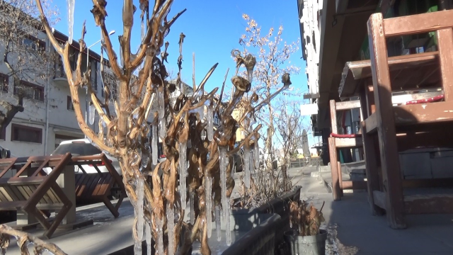 Doğu Anadolu ili buz kesti! Termometre eksi 28'i gösterdi Doğu Anadolu ili buz kesti! Termometre eksi 28'i gösterdi