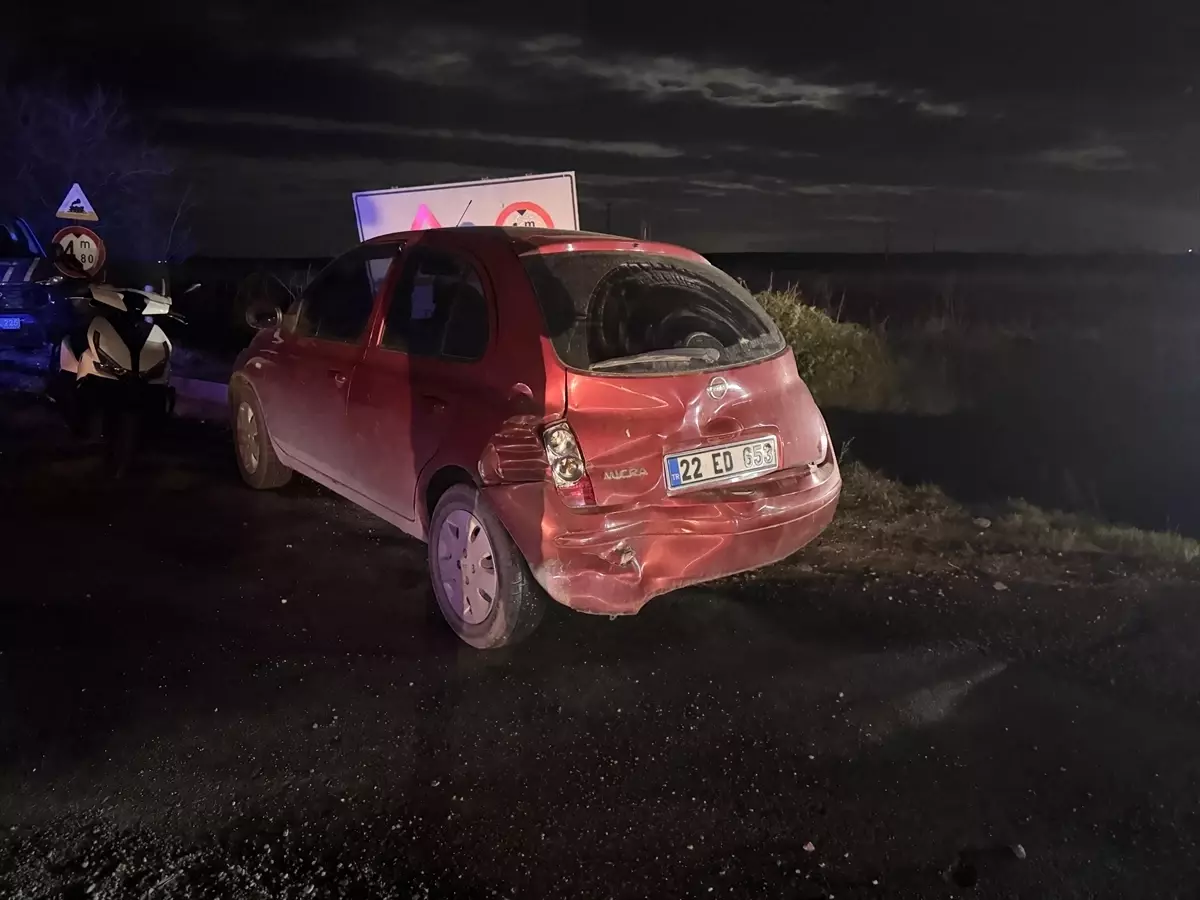 Edirne\'de Otomobil-Tır Çarpışması: 4 Yaralı