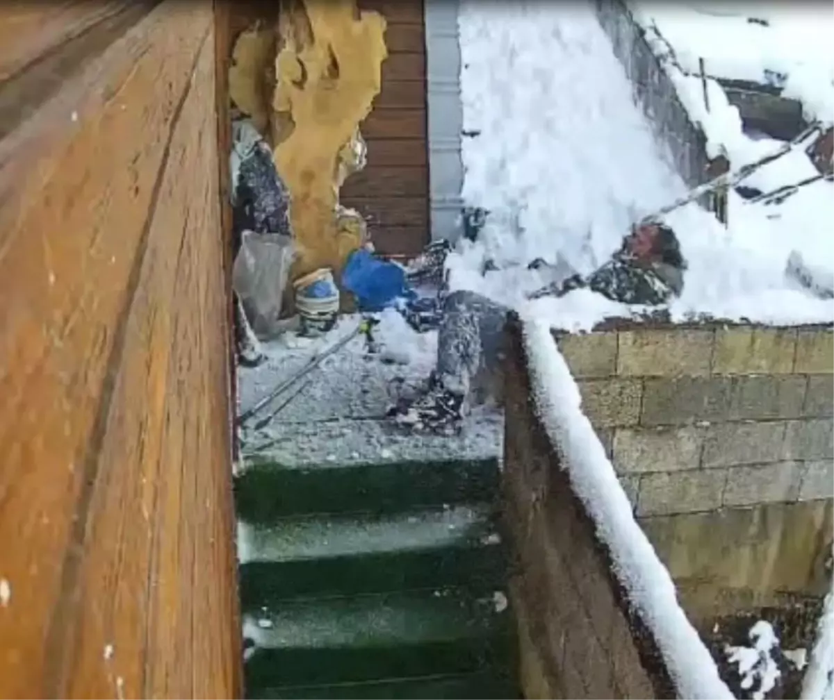 Çatıdan Düşen Adam Yaralandı