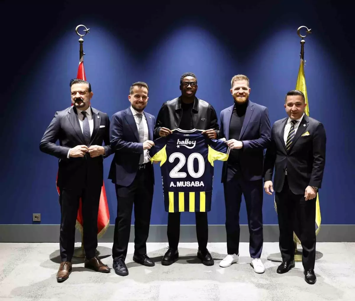 Fenerbahçe, Musaba\'yı Kadrosuna Kattı!