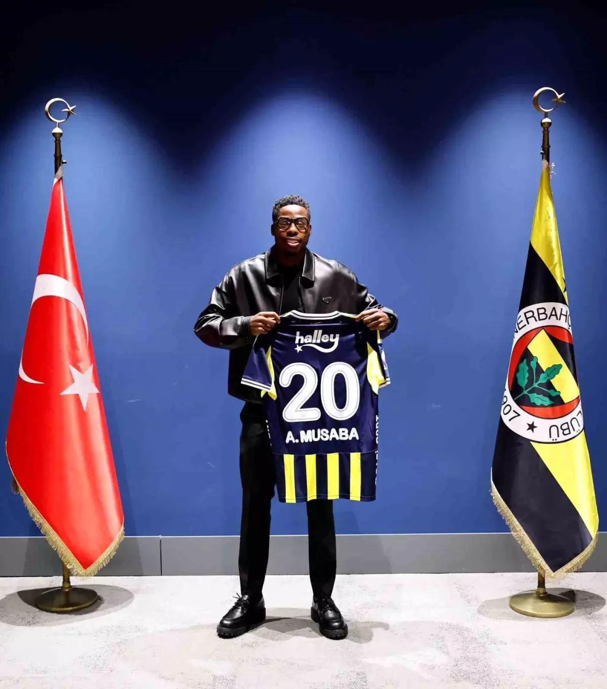 Fenerbahçe, Musaba\'yı Transfer Etti
