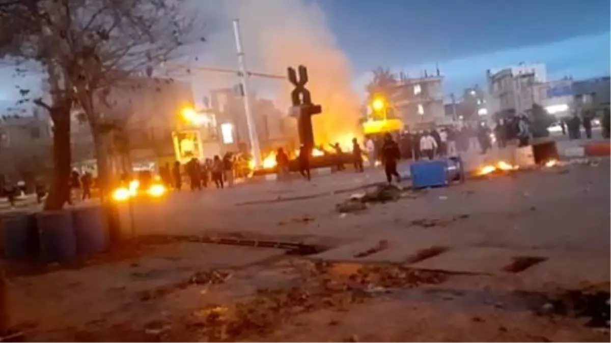 İran\'da Protestolar Yeniden Alevlendi