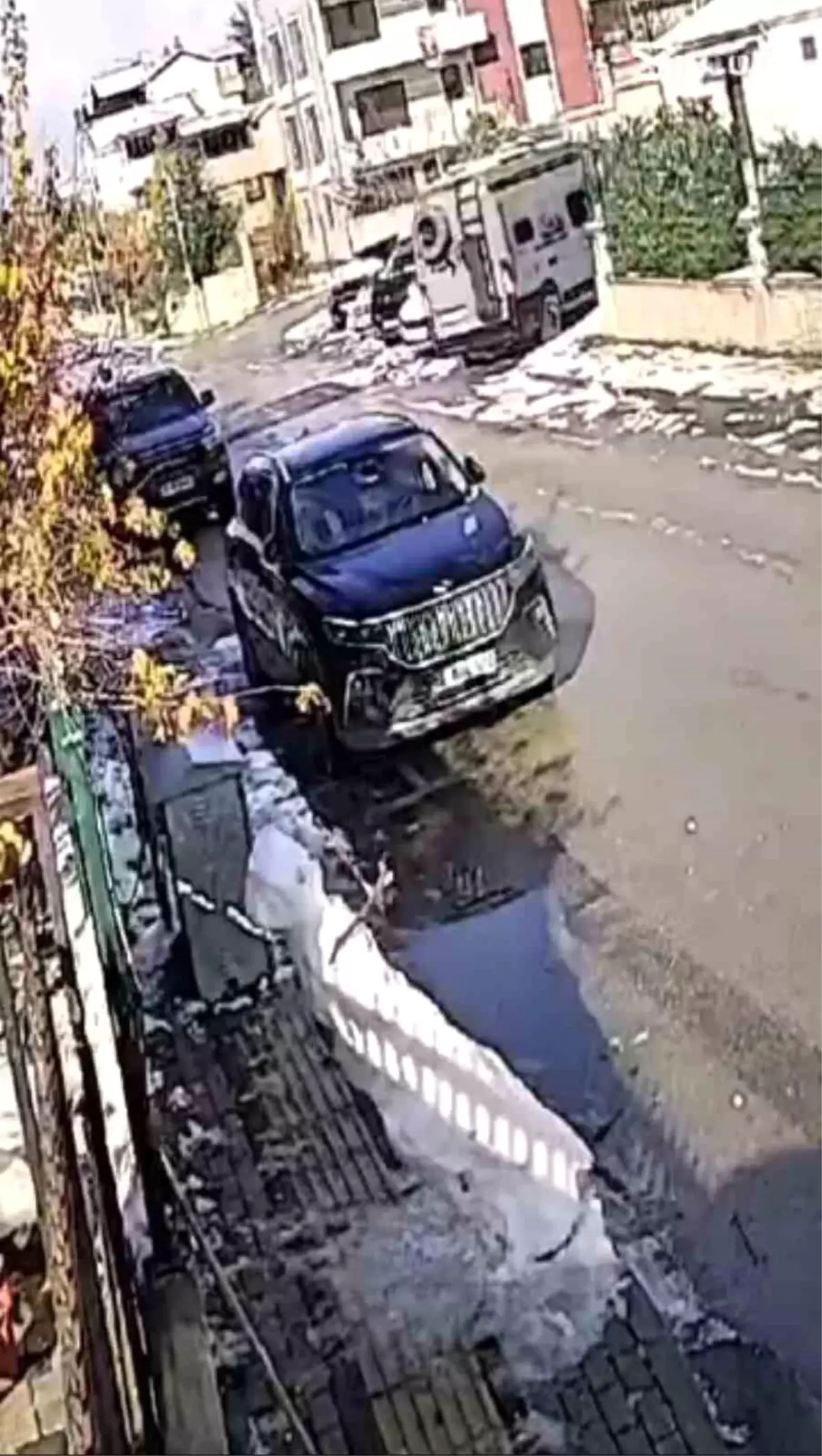 Bursa\'da Kardan Adam Güneşle Devrildi