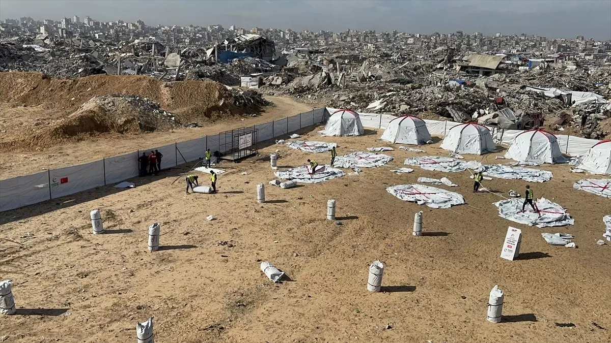 Hayrat Derneği\'nden Gazze\'ye Kış Yardımı