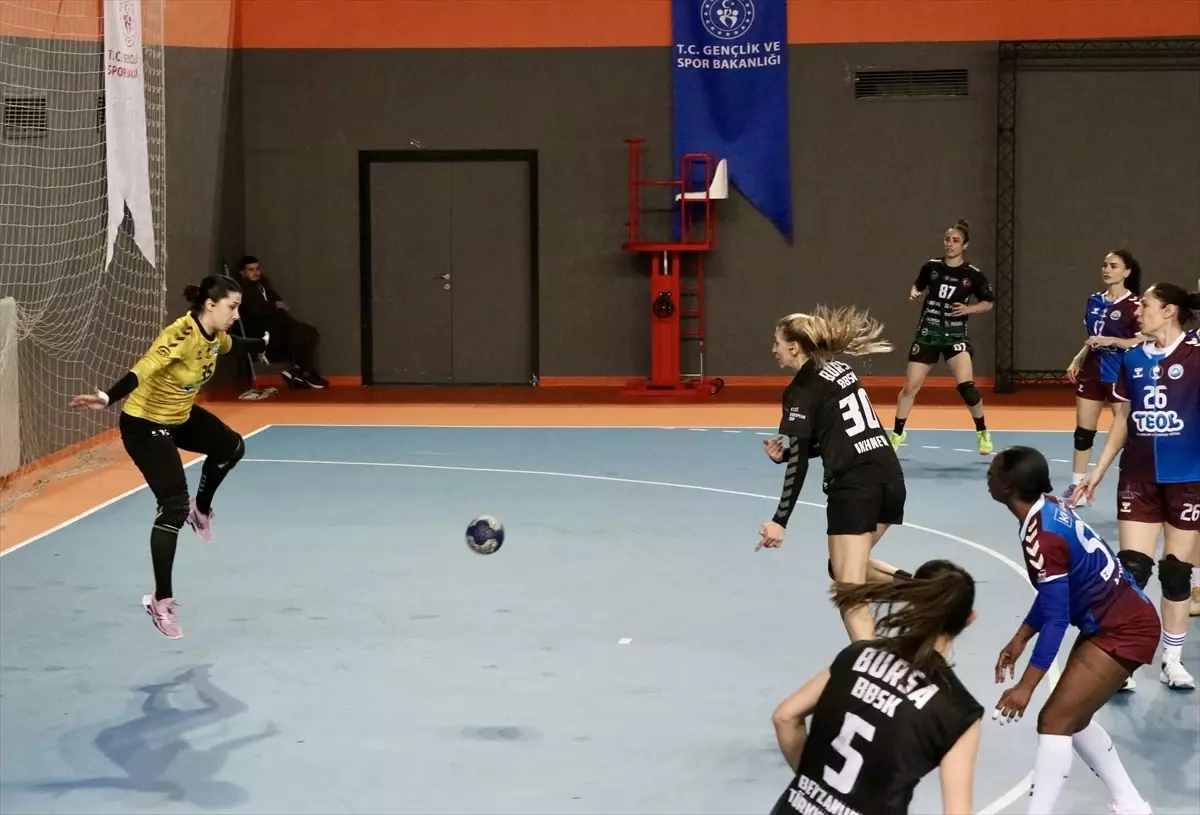 Bursa Büyükşehir, Ortahisar\'ı Yenerek Üstünlüğünü Korudu