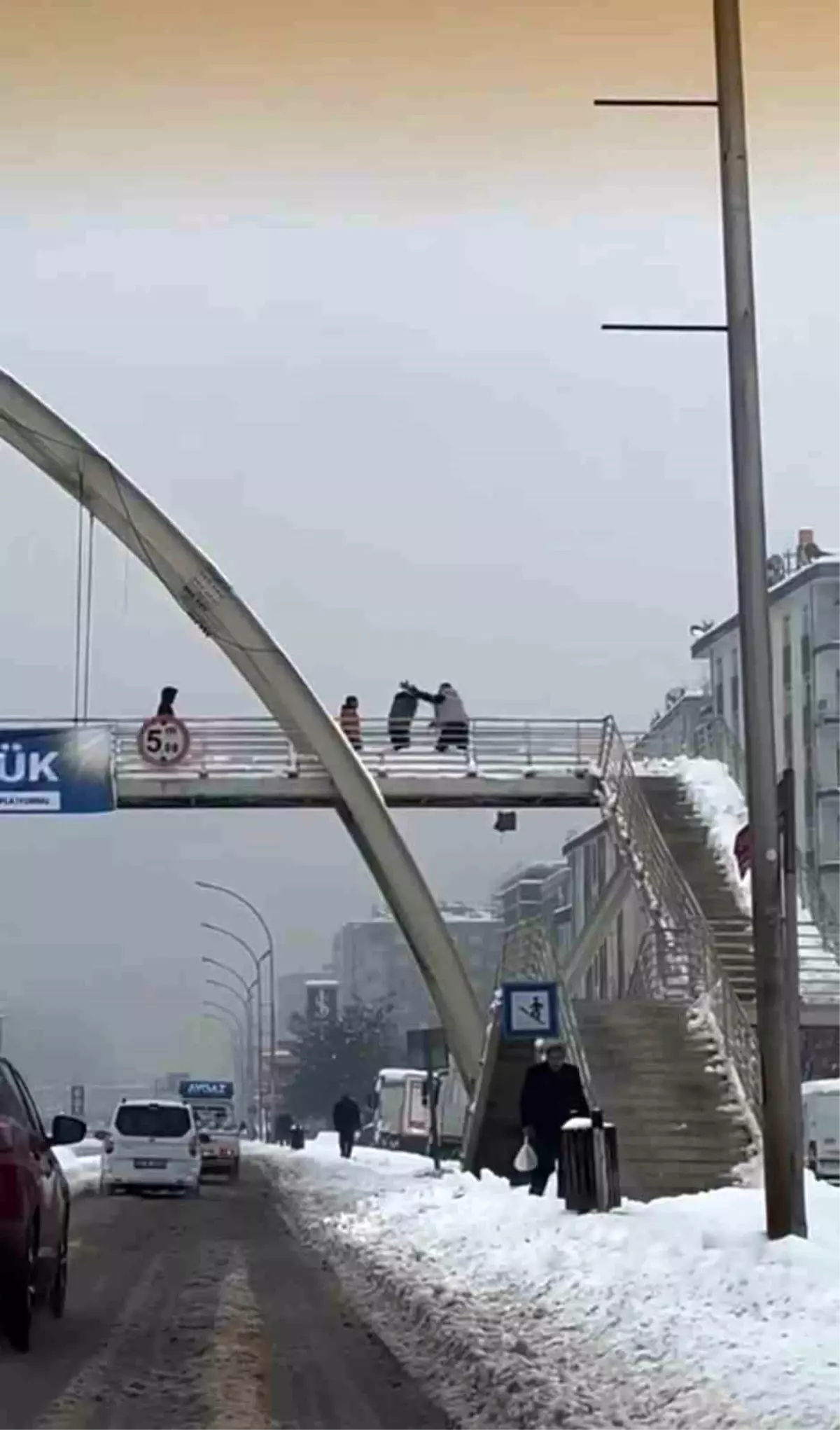 Kar Topu Atan Çocukları Darp Eden Sürücü Tutuklandı