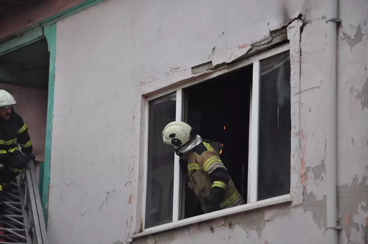 Kütahya\'da Depo Yangını Kontrol Altına Alındı