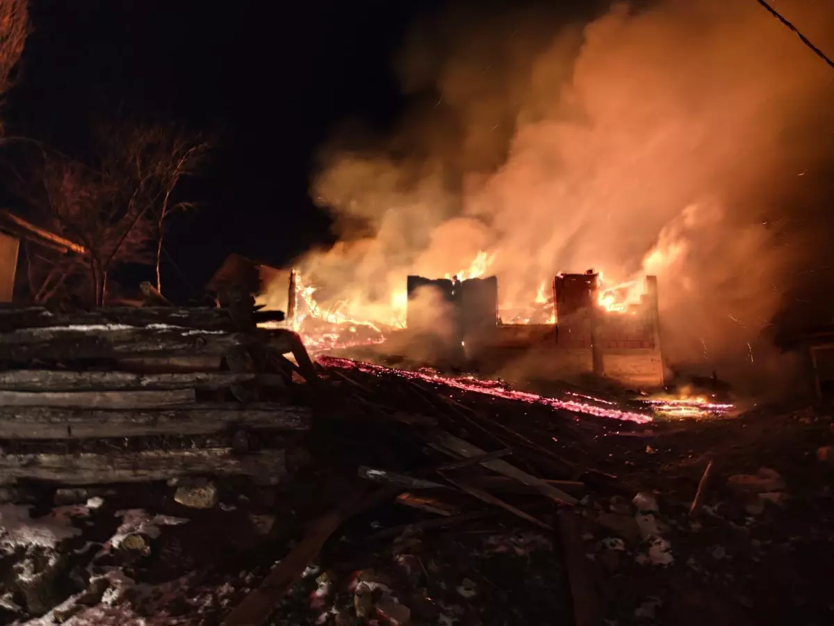 Samsun\'da Yangın: 2 Ahşap Ev Yandı