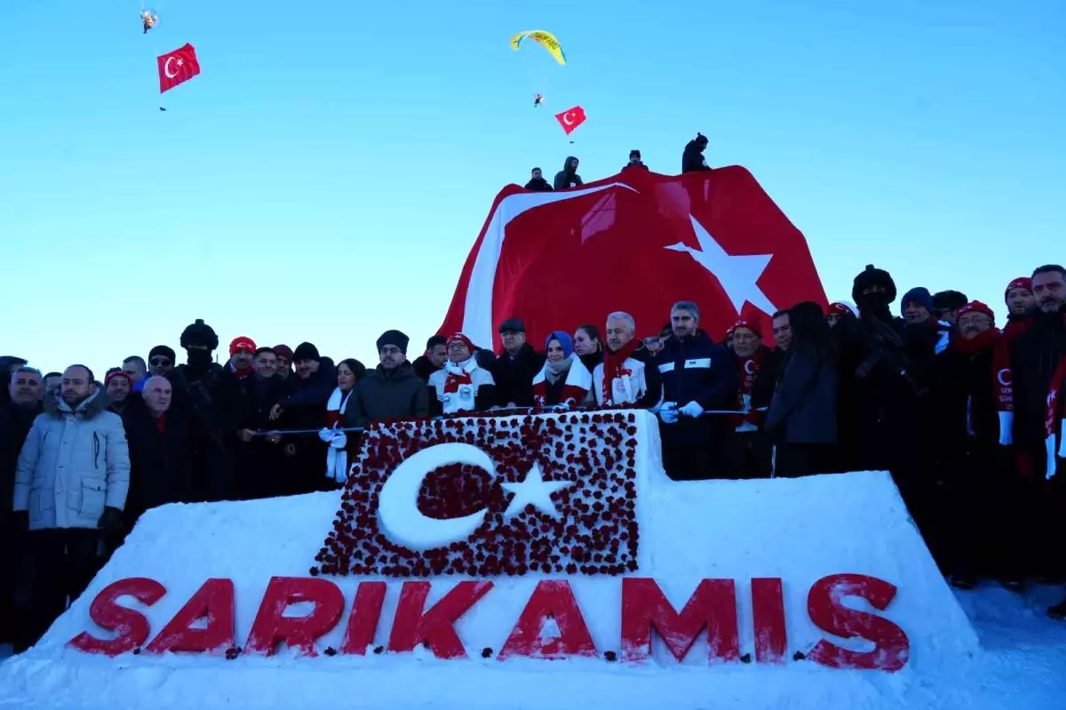 Sarıkamış\'ta şehitler anısına kardan heykeller açıldı