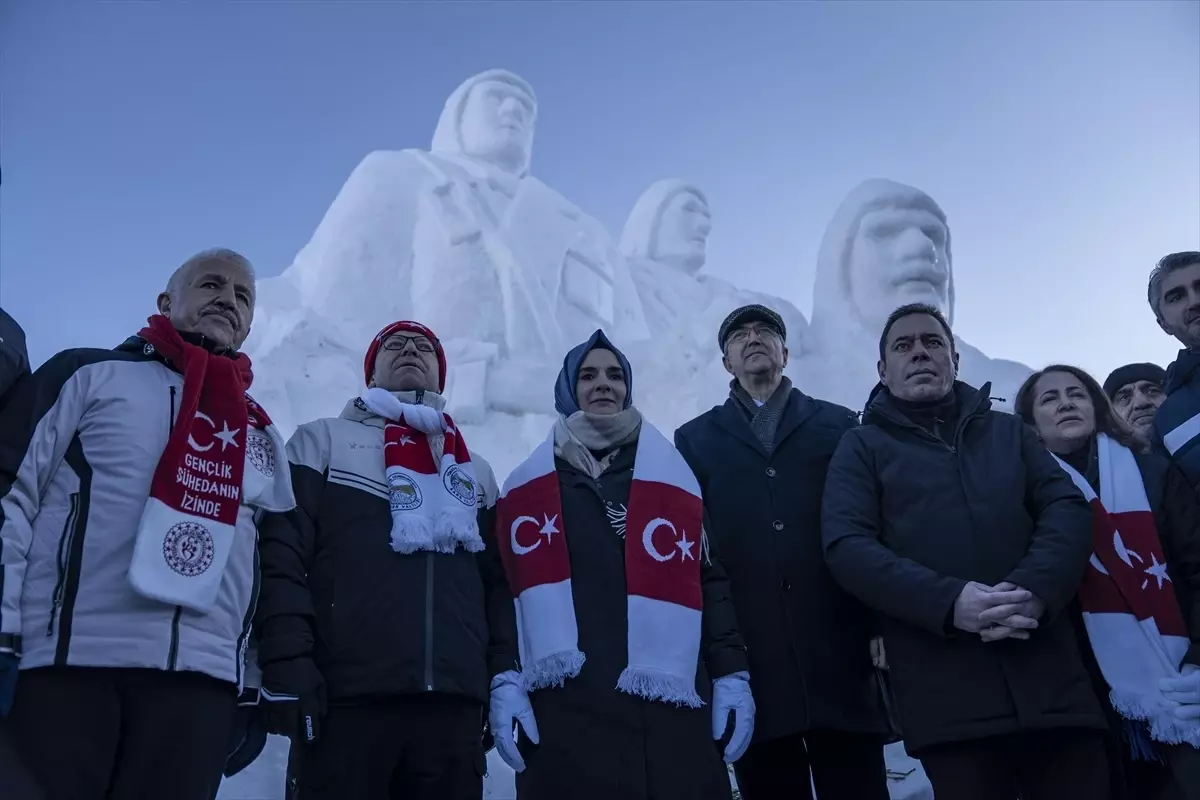 Sarıkamış\'ta şehitler için yapılan kardan heykeller açıldı