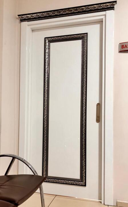 Seçime böyle gidiyor: Makam odasında padişah kıyafetiyle poz veren oda başkanı Seçime böyle gidiyor: Makam odasında padişah kıyafetiyle poz veren oda başkanı