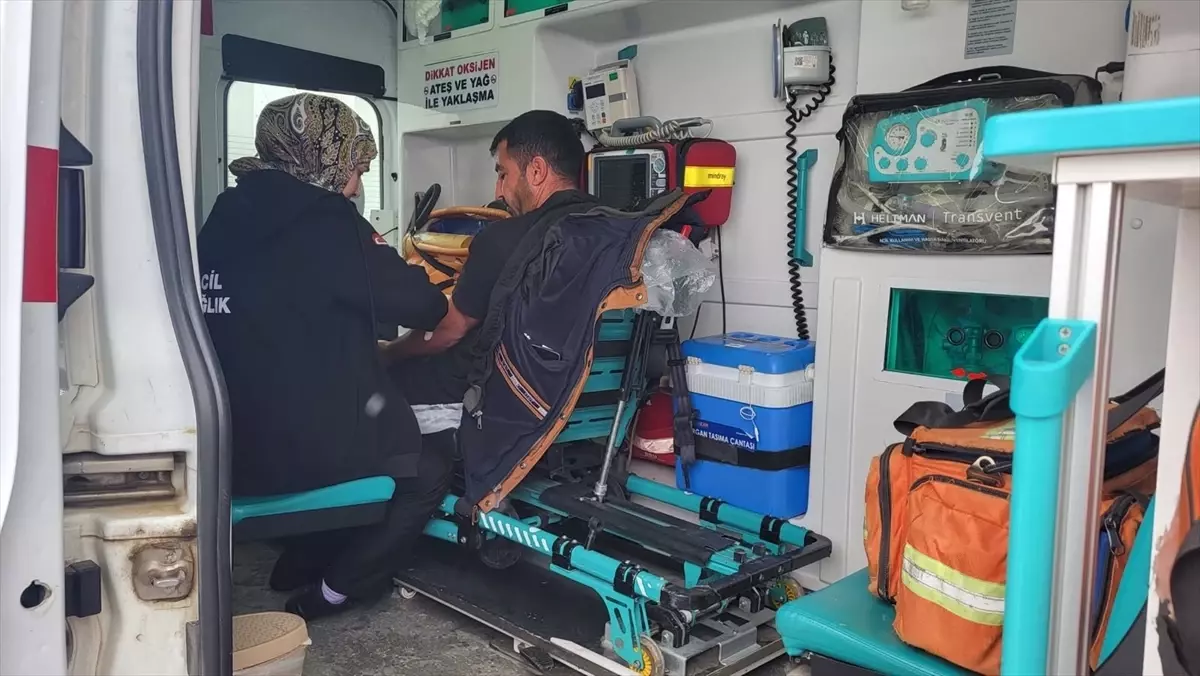 Siirt\'te Karla Mücadele ile Hastalar Hastaneye Ulaştırıldı