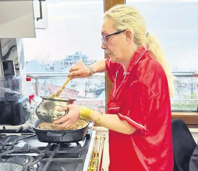 Soruşturmanın seyrini değiştirecek delil! Tuğyan Güllü'nün fotoğrafını çekip Kervan'a atmış Soruşturmanın seyrini değiştirecek delil! Tuğyan Güllü'nün fotoğrafını çekip Kervan'a atmış