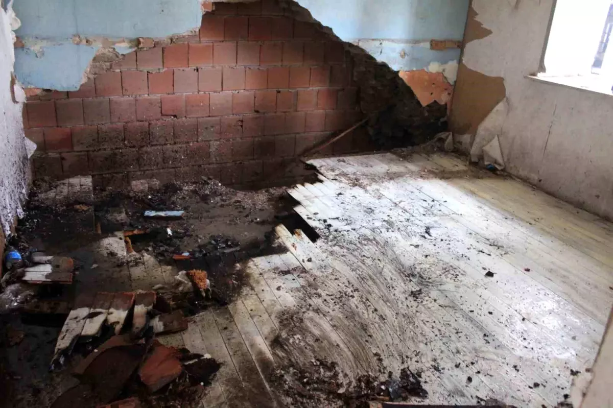 Aydın\'da Metruk Binada Yangın