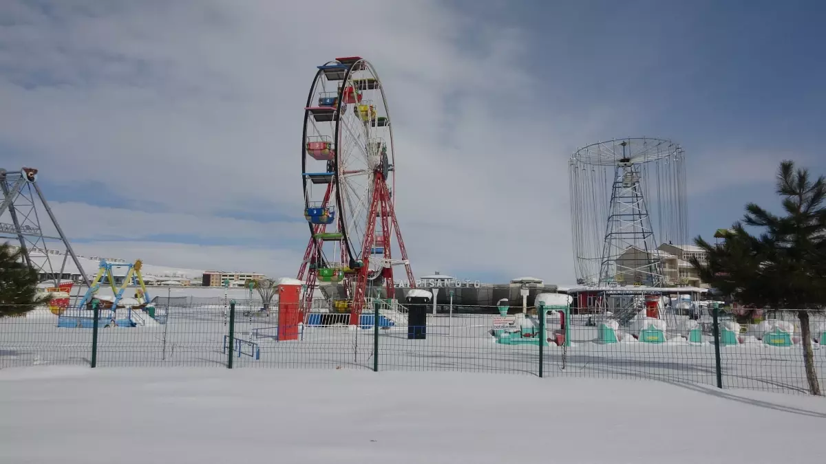 Van\'da Kar Yağışı Etkisini Yitirdi