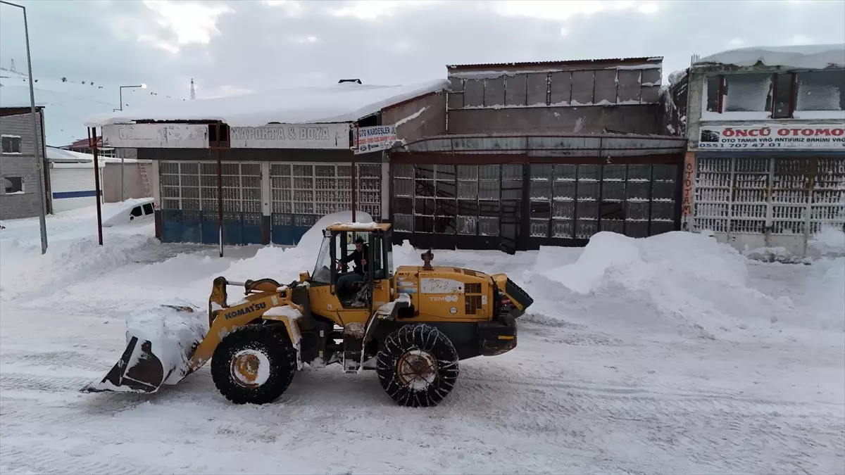 Doğu\'da Karla Mücadele Devam Ediyor