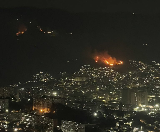 Venezuela'nın başkenti Karakas'ta çok sayıda patlama Venezuela'nın başkenti Karakas'ta çok sayıda patlama