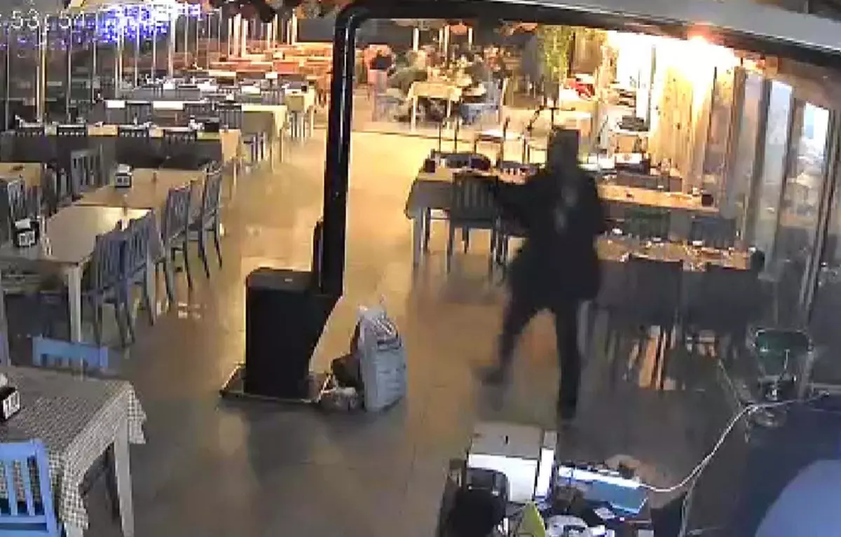 Gömeç\'te Silahlı Saldırı: 1 Ölü, 2 Yaralı