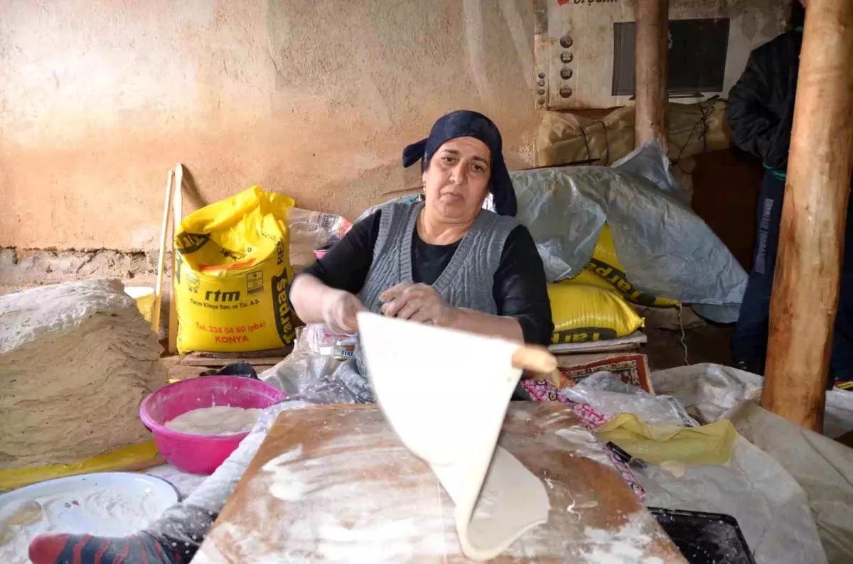 Akseki\'de Kadınlar İmece ile Yufka Ekmeği Yapıyor