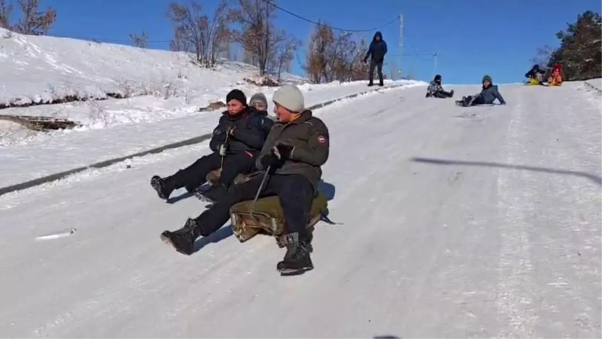 Aşkale\'de Dondurucu Soğuklar Hayatı Durma Noktasına Getirdi