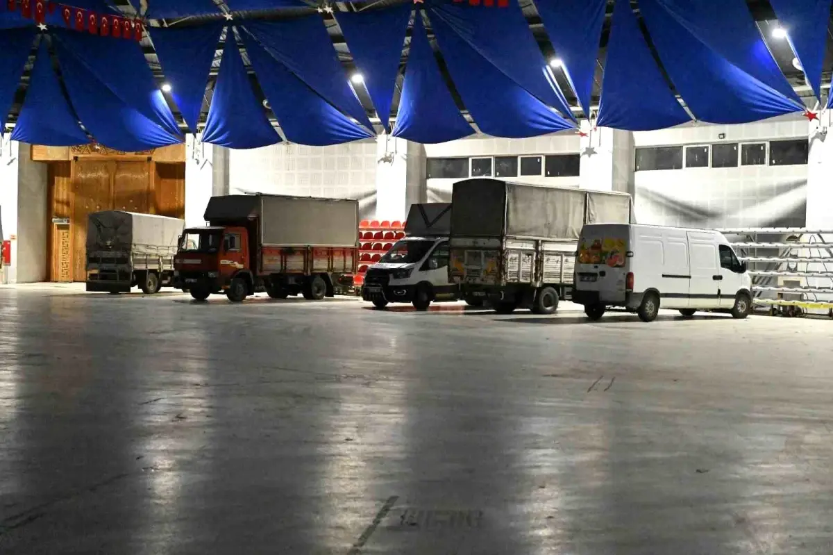 Başkan Başdeğirmen soğuk havalara karşı pazarcı esnafına Gökkubbe Fuar Alanı\'nı açtı