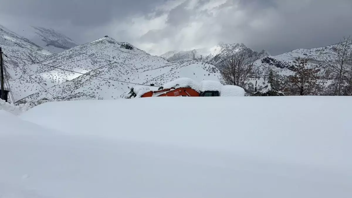 Beytüşşebap\'ta Yoğun Kar Yağışı