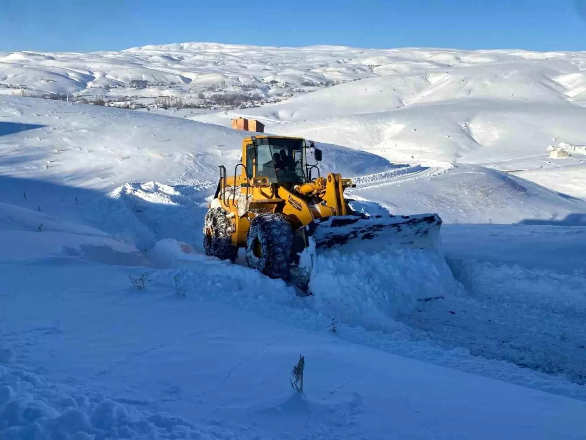 Bingöl\'de 46 Köy Yolu İçin Karla Mücadele