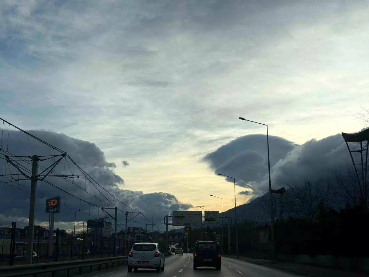 Bursa\'da Olağanüstü Bulutlar