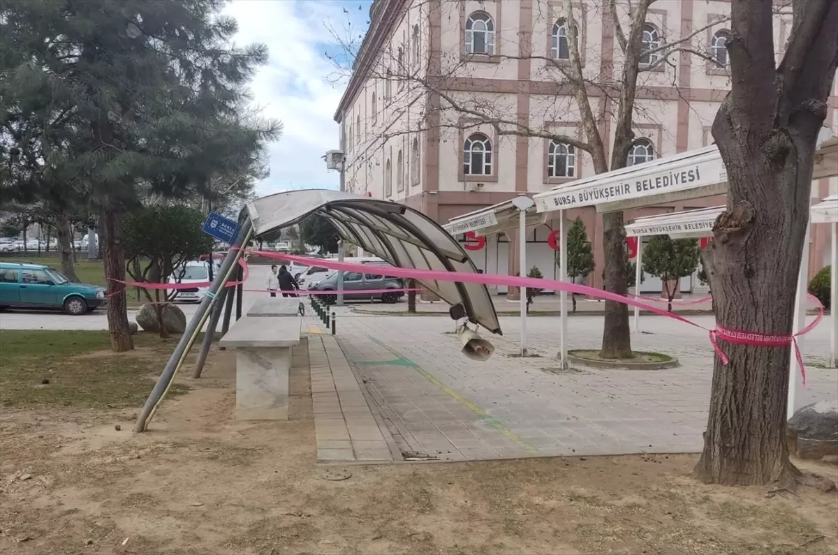 Bursa\'da Şiddetli Rüzgar Hayatı Olumsuz Etkiliyor