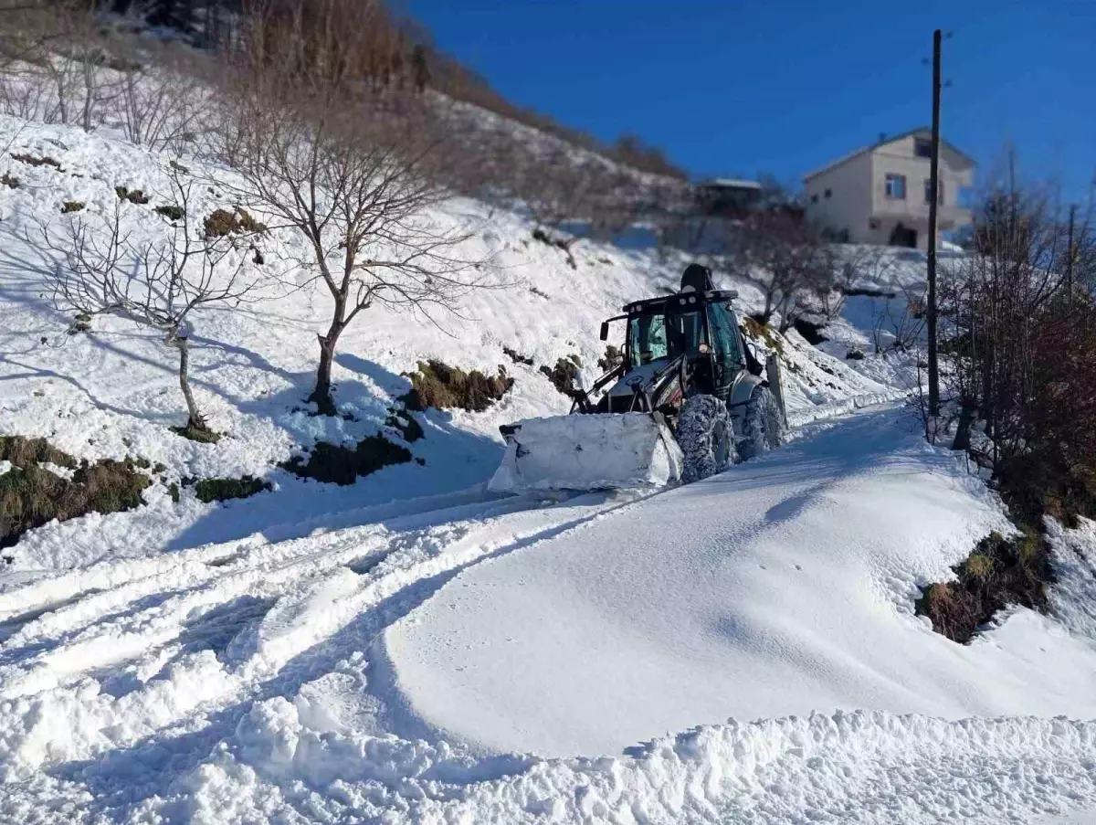 Büyükşehir ekipleri kapalı yol bırakmadı