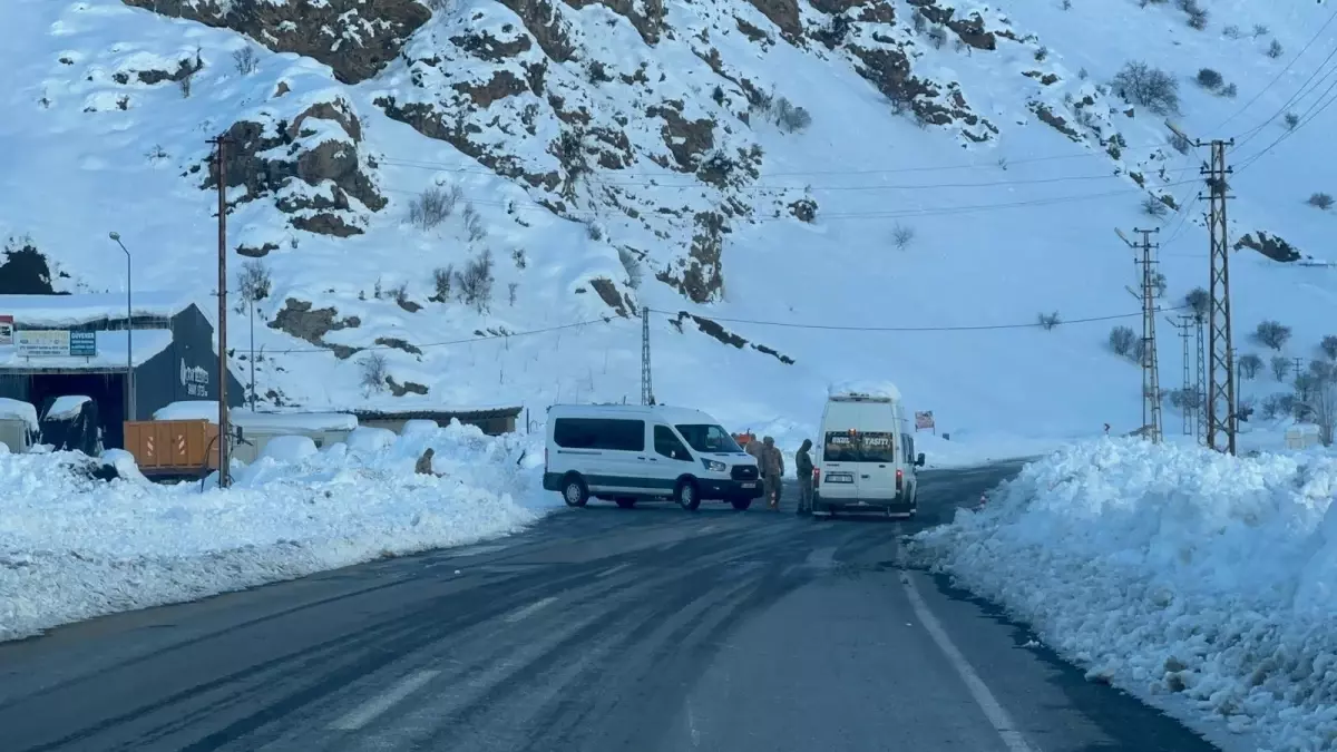Van-Çatak Yolu Tek Şeritten Açıldı