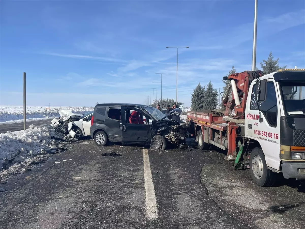 Diyarbakır\'da Trafik Kazası: 12 Yaralı