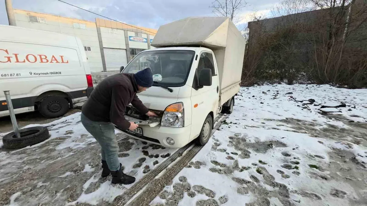 Düzce\'de Soğuk Hava Araçları Donuyor