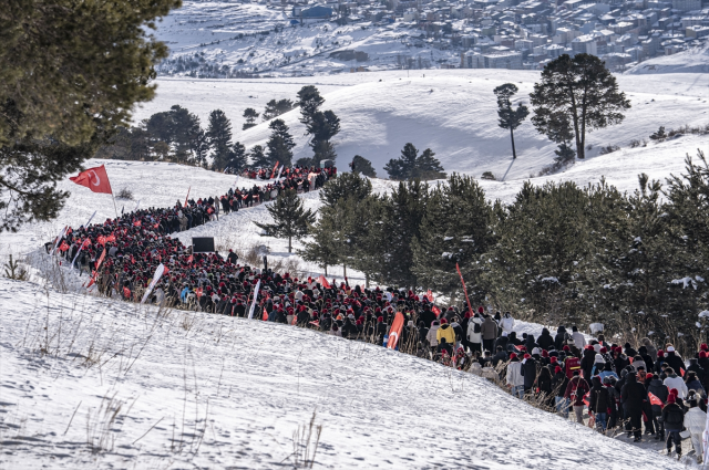Eksi 22 derecede Sarıkamış şehitleri için yürüdüler